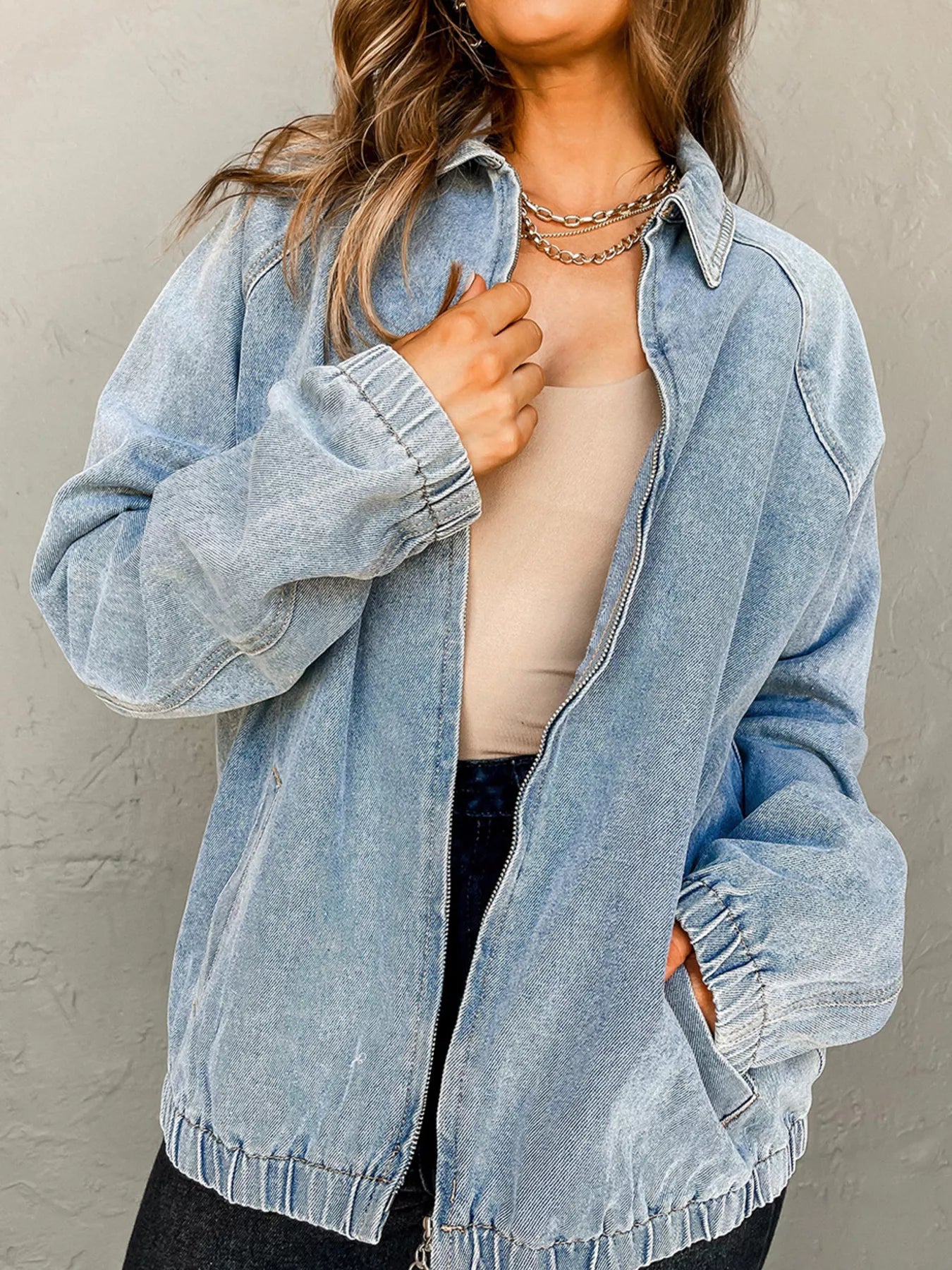 Lisa - Jeansjacka med elastisk kant och dragkedja allround