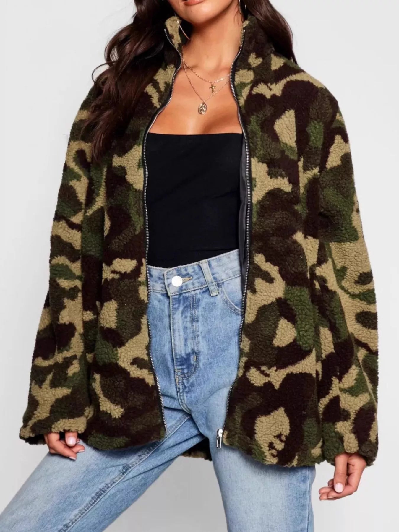 Hilma - Kamouflage jacka i överstor passform med dragkedja