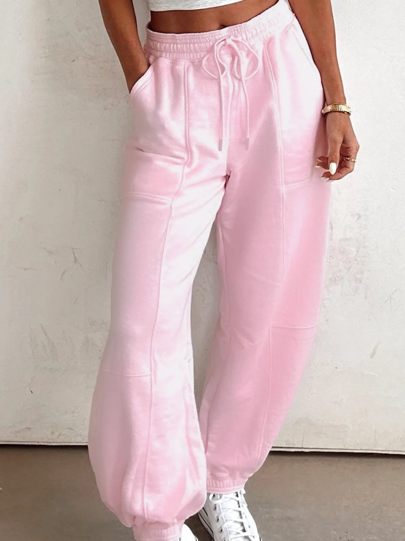 Tyra - Avslappnade mjukisbyxor med dragsko och fickor