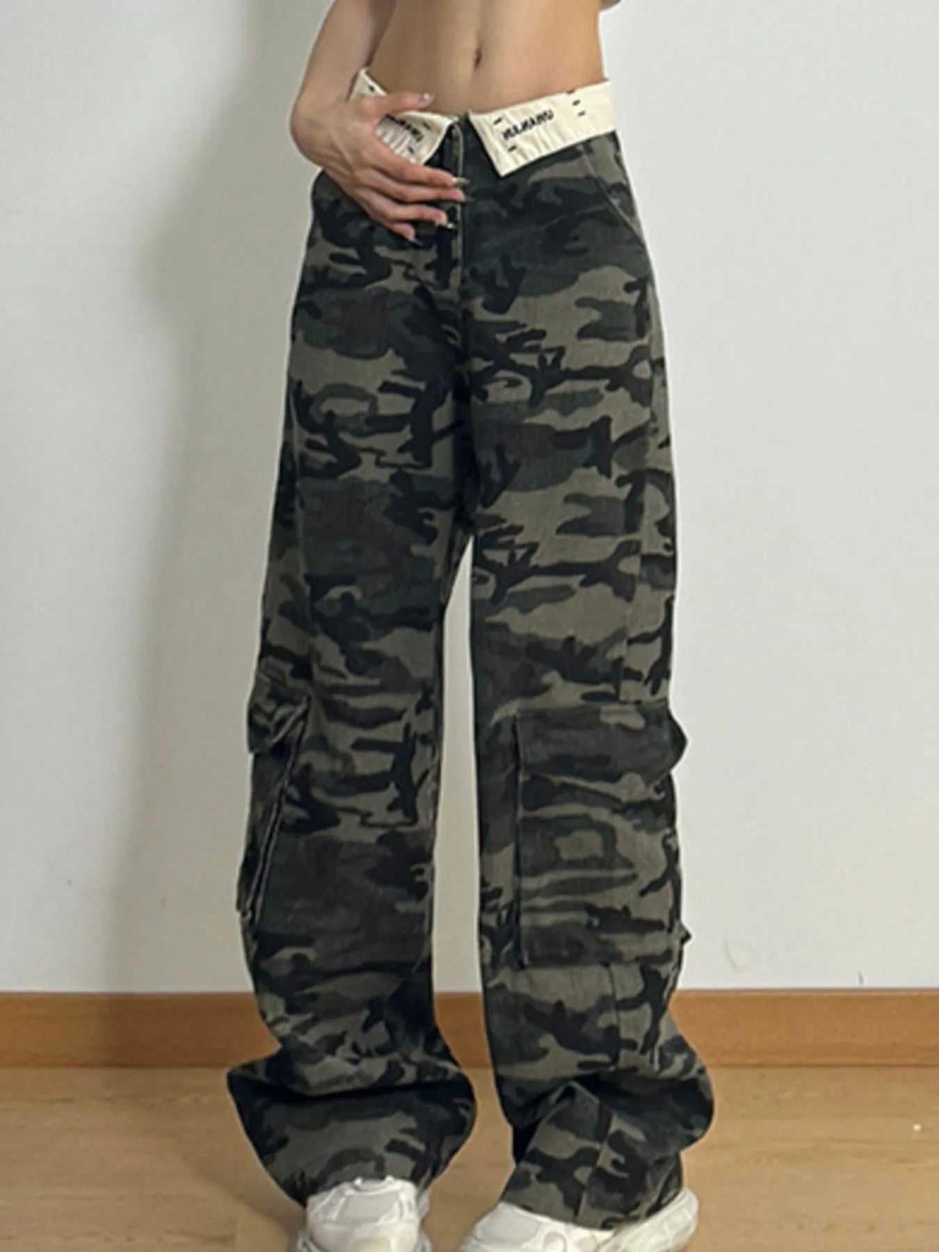 Beatrice - Kamouflage jeans med stretchig passform och fickor