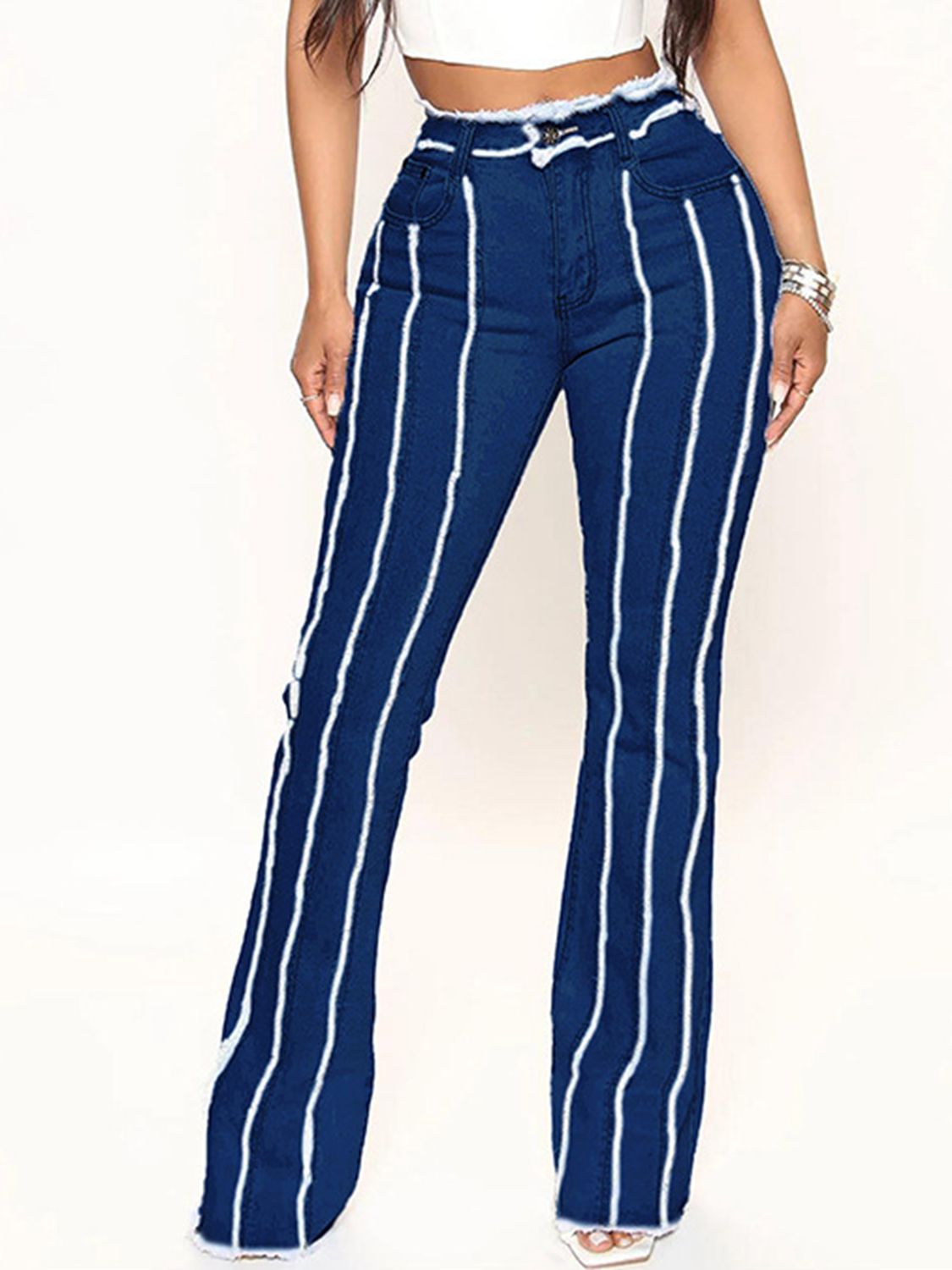 Nora - Randiga jeans med råkant och lång passform vardag
