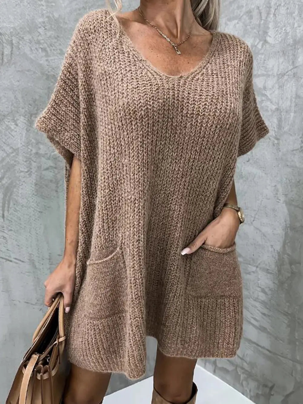 Svea - v-hals kortärmad tröja med fickor i polyester