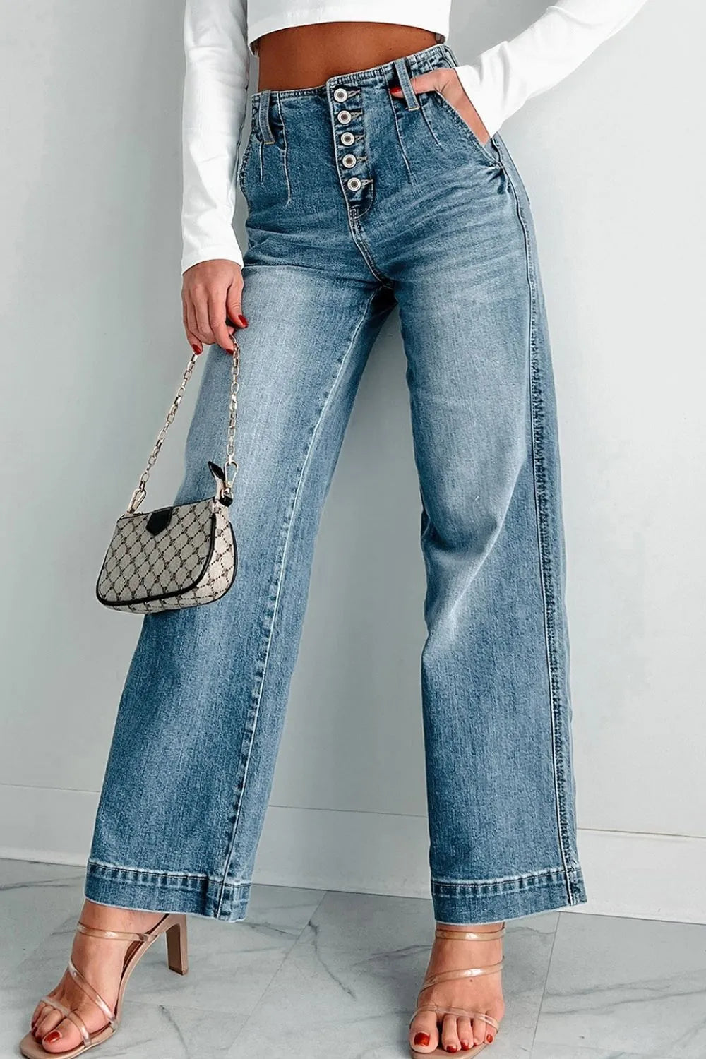 Agnes - Jeans i hög midja med knappförslutning och stil