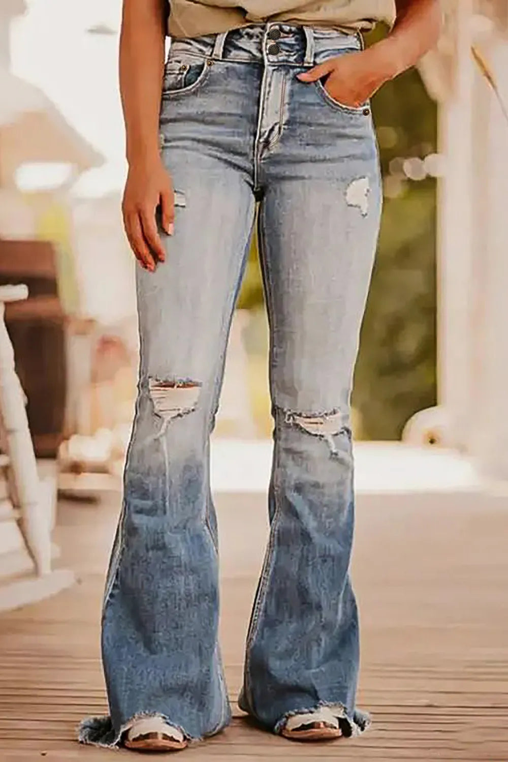 Cornelia - Slitna Jeans Med Råa Fållar Utsvängd Stretchig