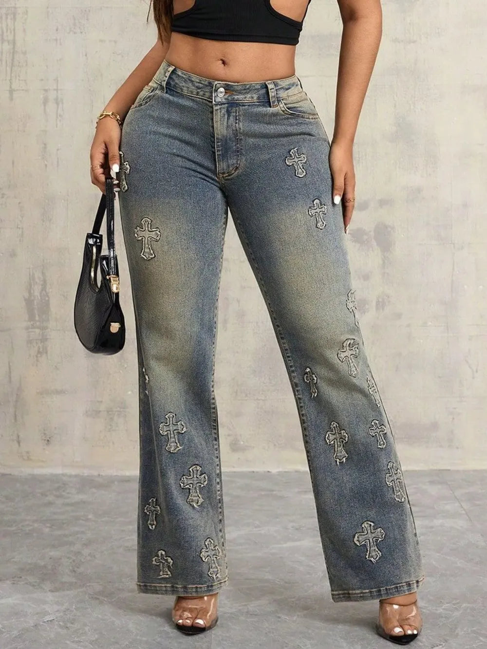Camilla - Breda jeans med fickor knäppta och bekväma