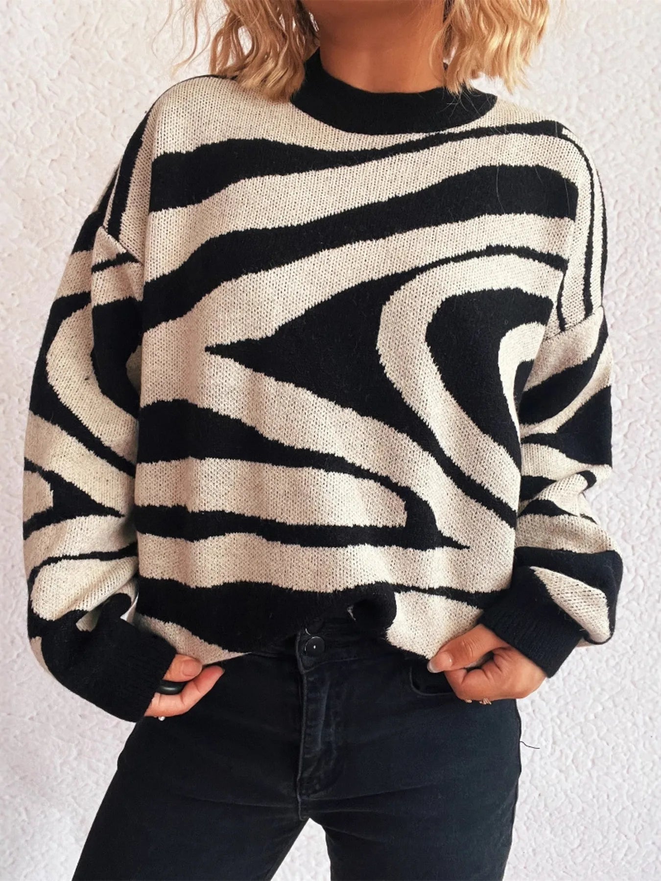 Saga - Zebramönstrad Rundhalsad Långärmad Tröja i Polyester