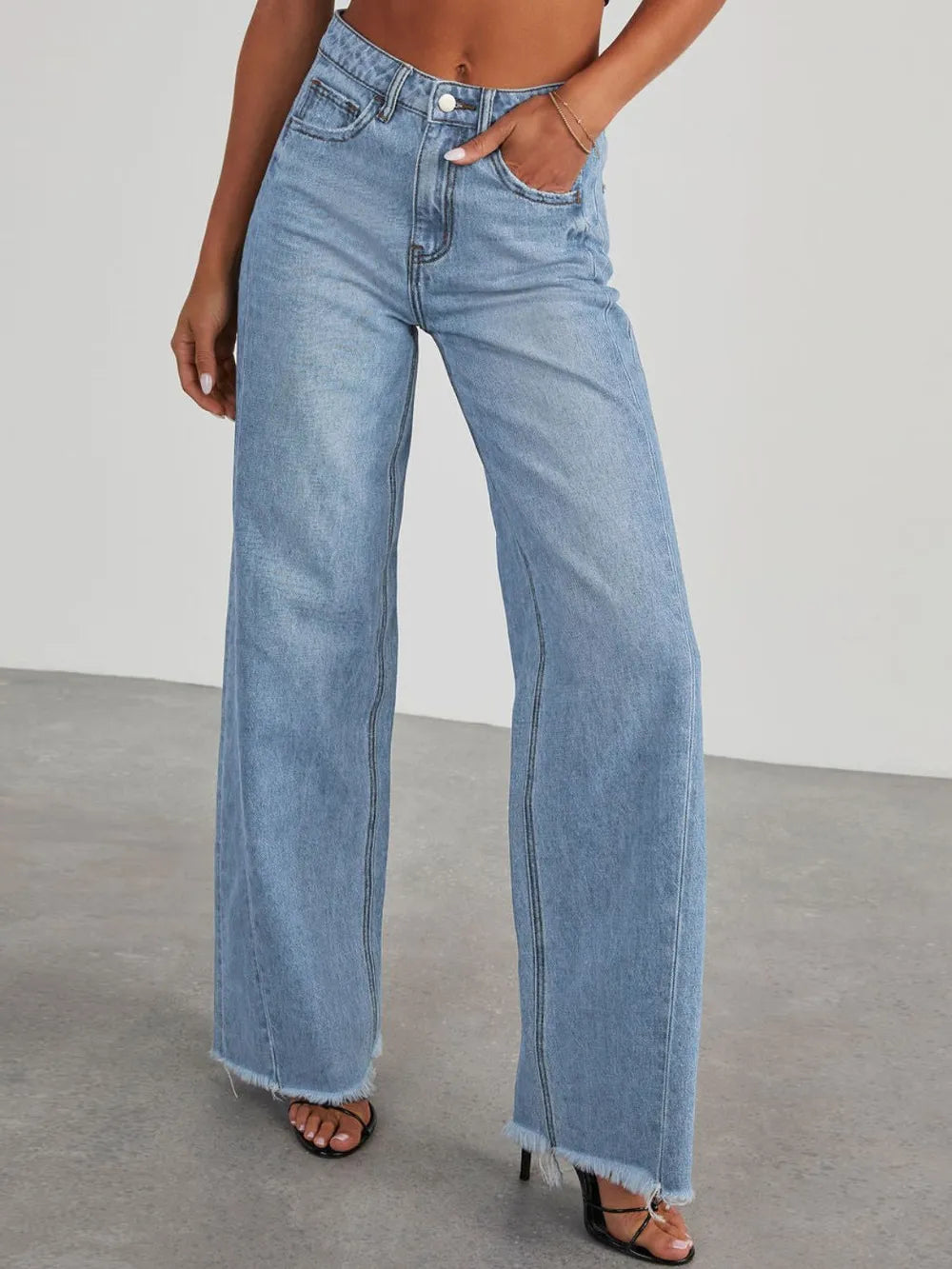 Emma - Råkantade vida jeans med fickor och bekväm passform