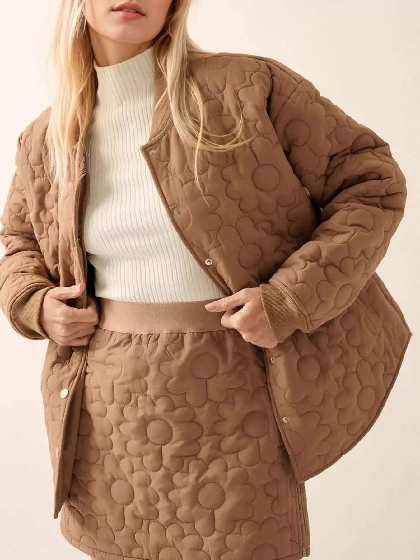 Ebba - Texturerad jacka med fickor och vadderat foder